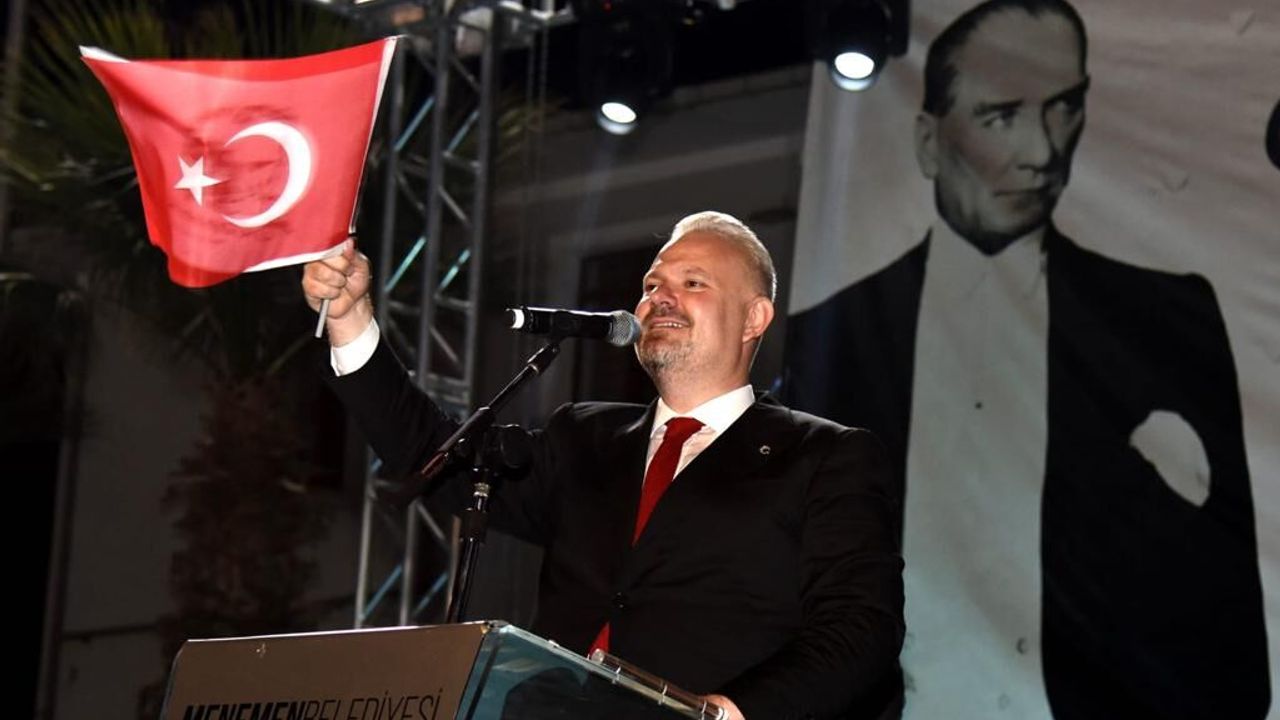 Menemen’de iki meclis üyesi AK Parti’ye katıldı