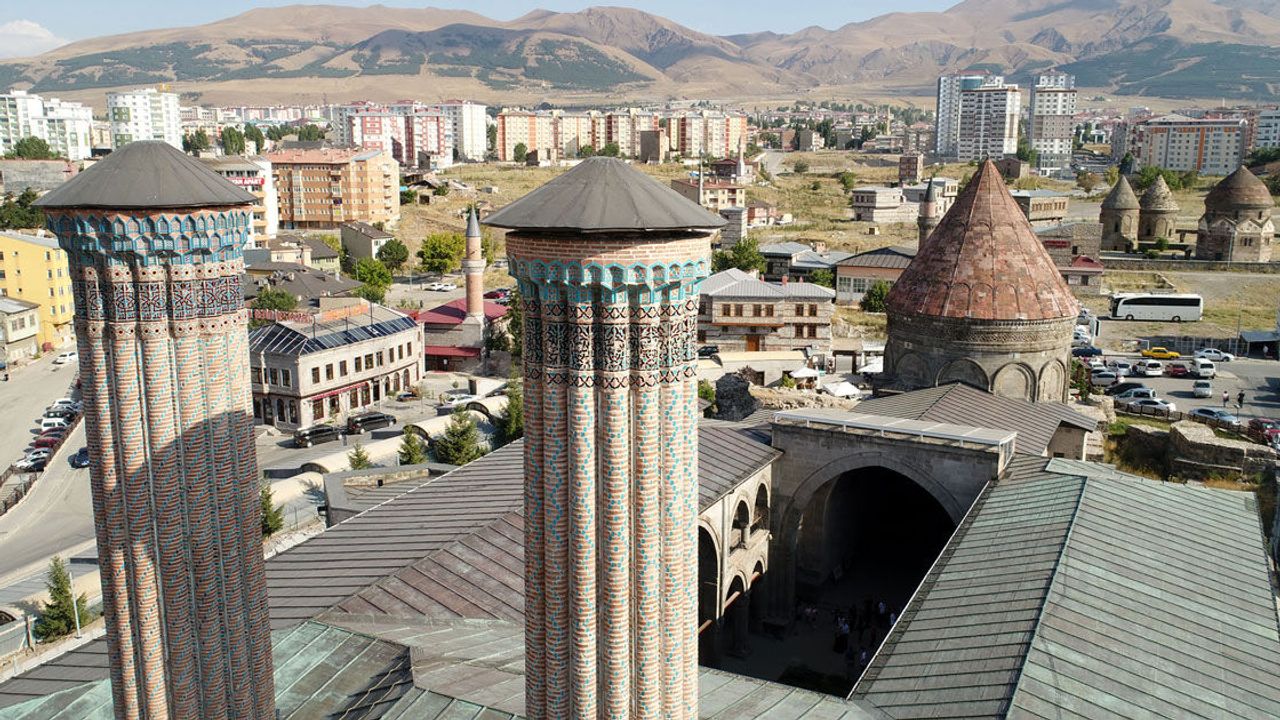 Bitlis'te Hangi Türbeler Var? Bitlis Türbeleri Nerede?