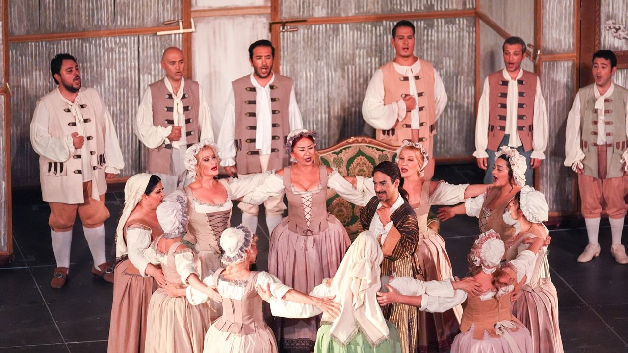 Mozart'ın Klasik Eseri Efes'te Canlandı: 'Figaro'nun Düğünü' İzleyicileri Büyüledi