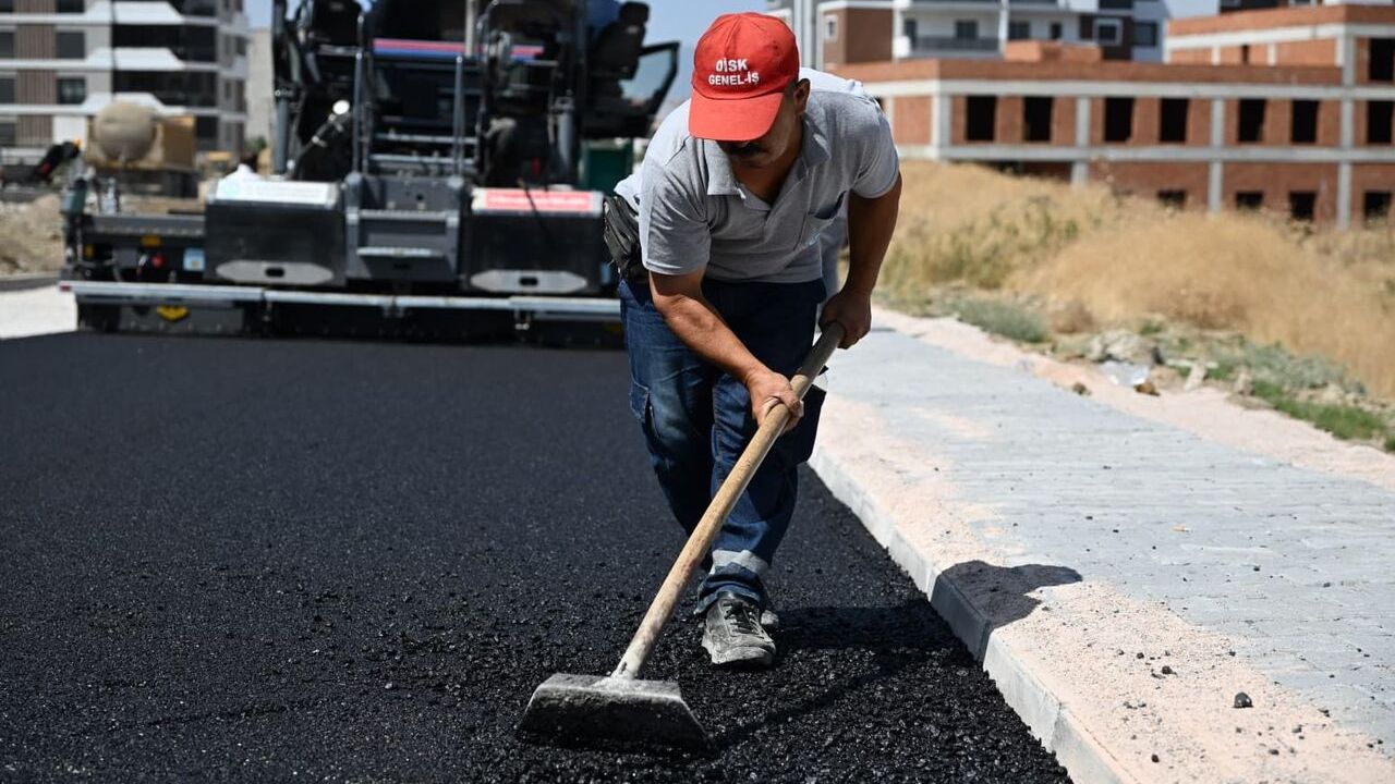 Manisa'da yol konforu artıyor: Büyükşehir'den asfalt atağı