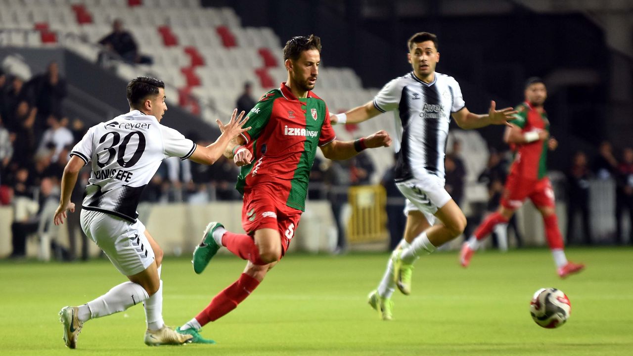 7 yıl aradan sonra İzmir derbisinde kazanan çıkmadı: Altay-Karşıyaka 1-1 berabere