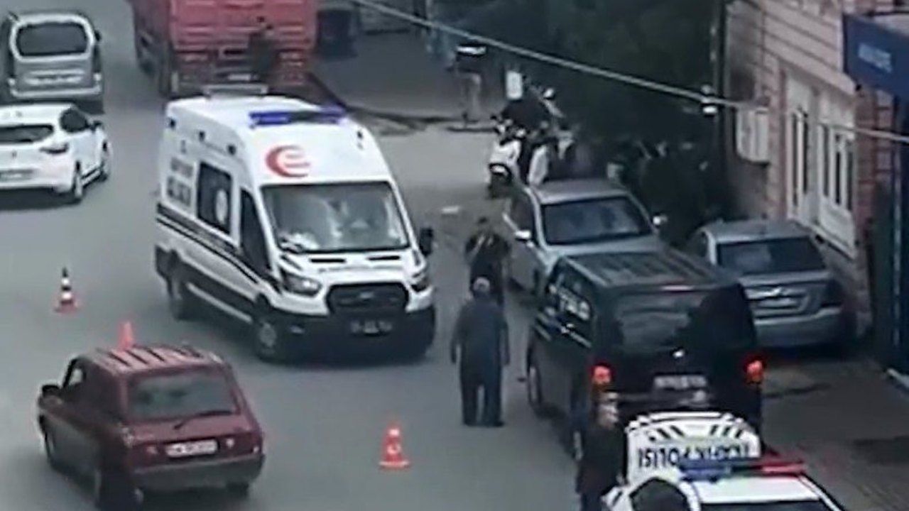 Kamyonetle çarpışan 73 yaşındaki motosiklet sürücüsü hayatını kaybetti