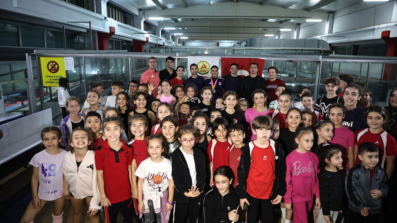 Adem Asil'e küçük sporculardan büyük ilgi