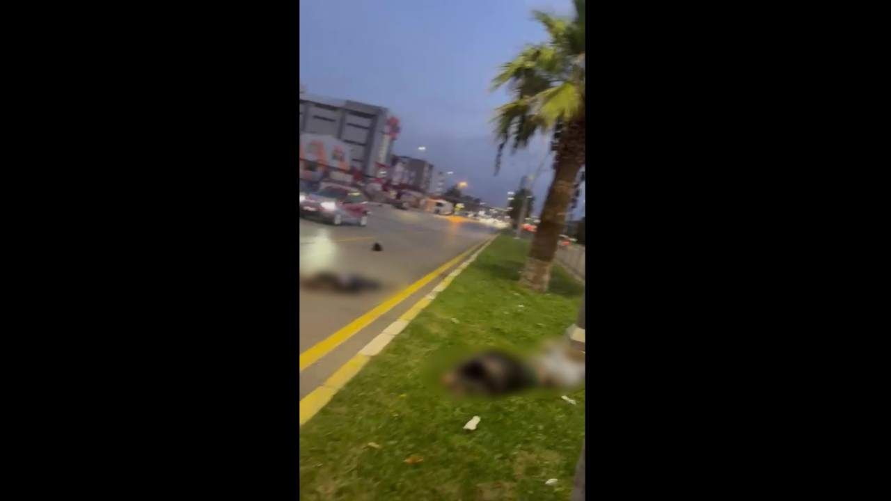 Aydınlatma direğine çarpan motosikletteki iki kişi hayatını kaybetti