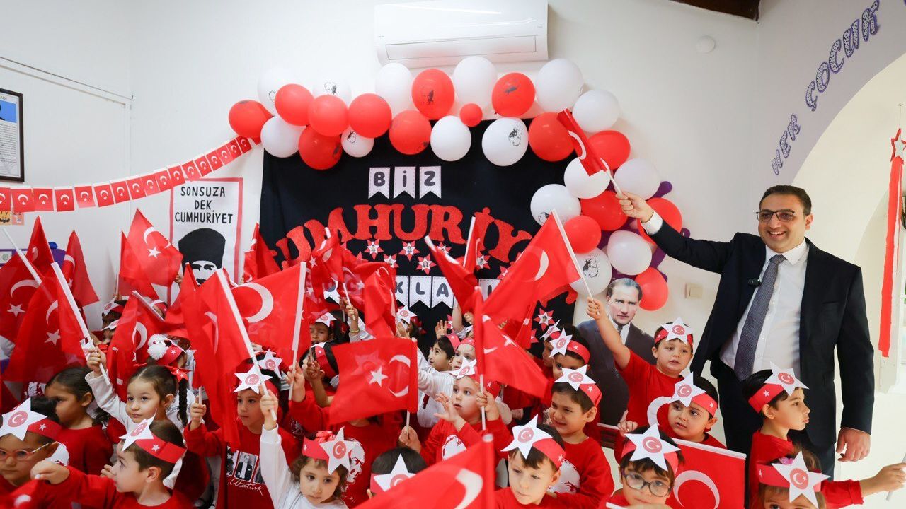 Balçova, Cumhuriyetin 102. yılını büyük bir coşkuyla kutluyor