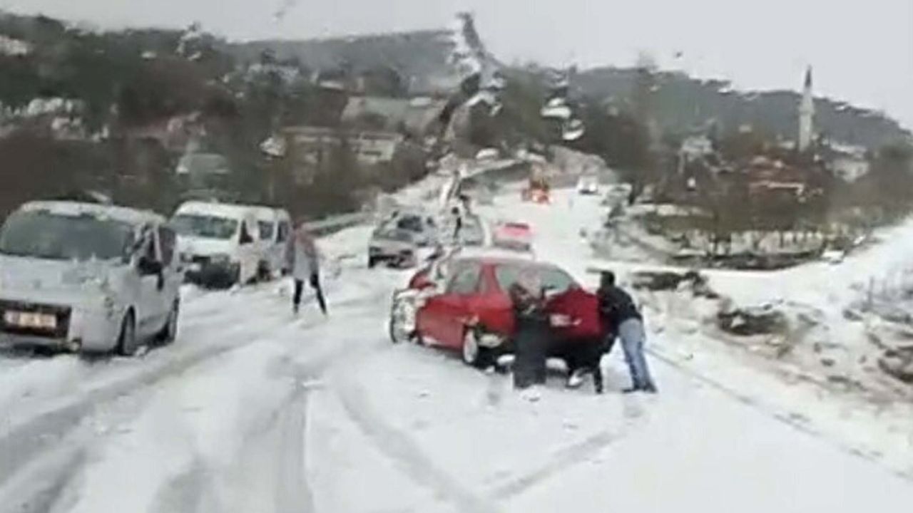 Bir anda bastırdı! Dolu yağışı hayatı felç etti