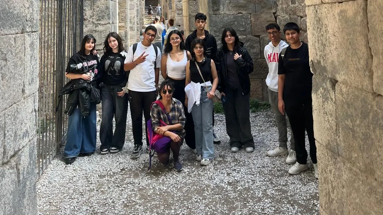 Çiğli Dil Destek Merkezi çğrencileri Pergamon’da ingilizce pratiği yaptı