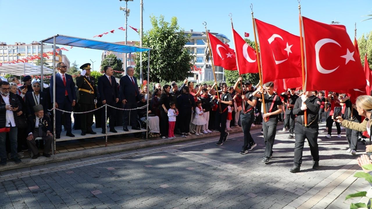 Cumhuriyet Bayramı, Edremit'te törenlerle kutlandı