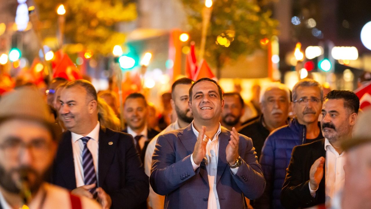 Cumhuriyet sevinci tüm Narlıdere'yi sardı