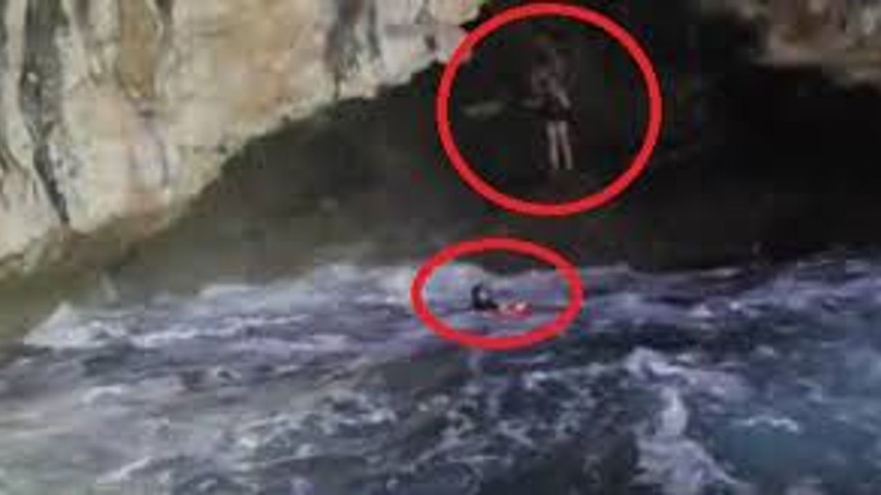 Dalgalardan kaçan ikili mağarada mahsur kaldı: Film gibi operasyonla kurtarıldılar!