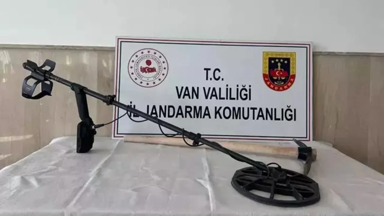 Define ararken suçüstü yakalandılar