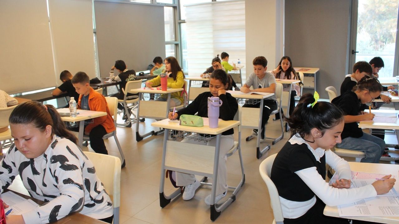 Efes Selçuklu öğrencilere deneme sınavı desteği