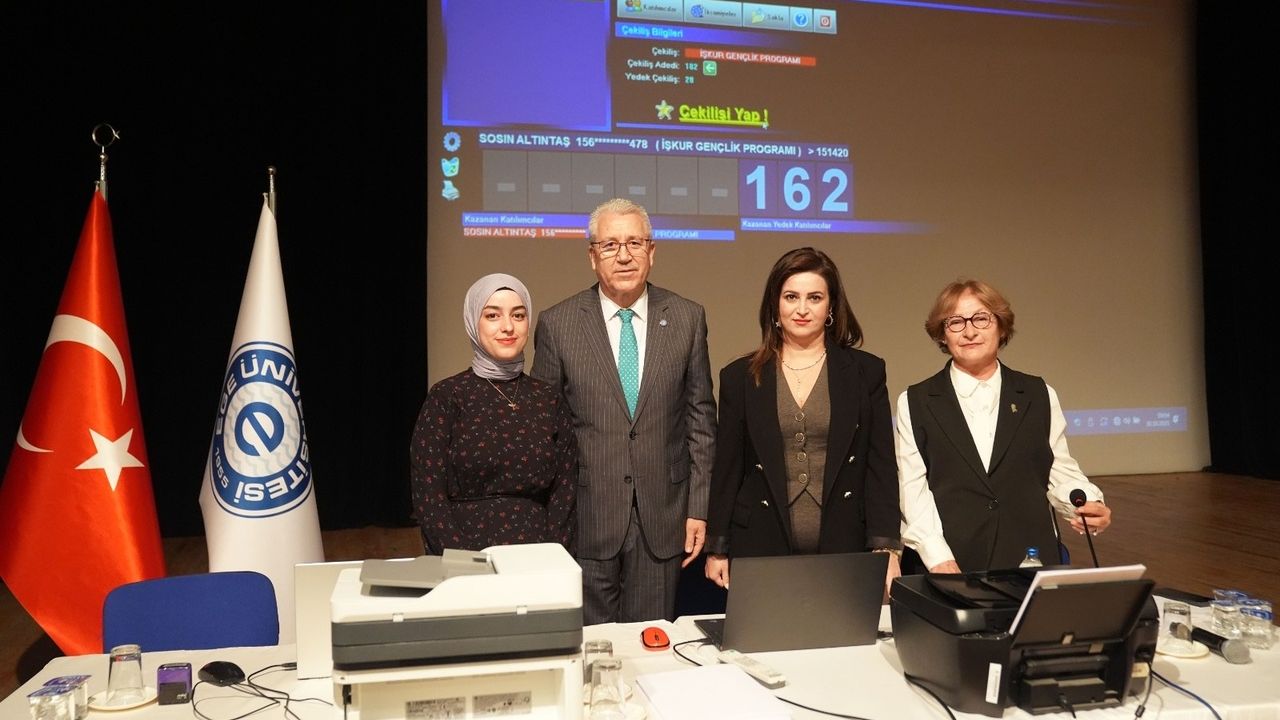 Ege Üniversitesi'nde 4 bin öğrenciye iş deneyimi fırsatı