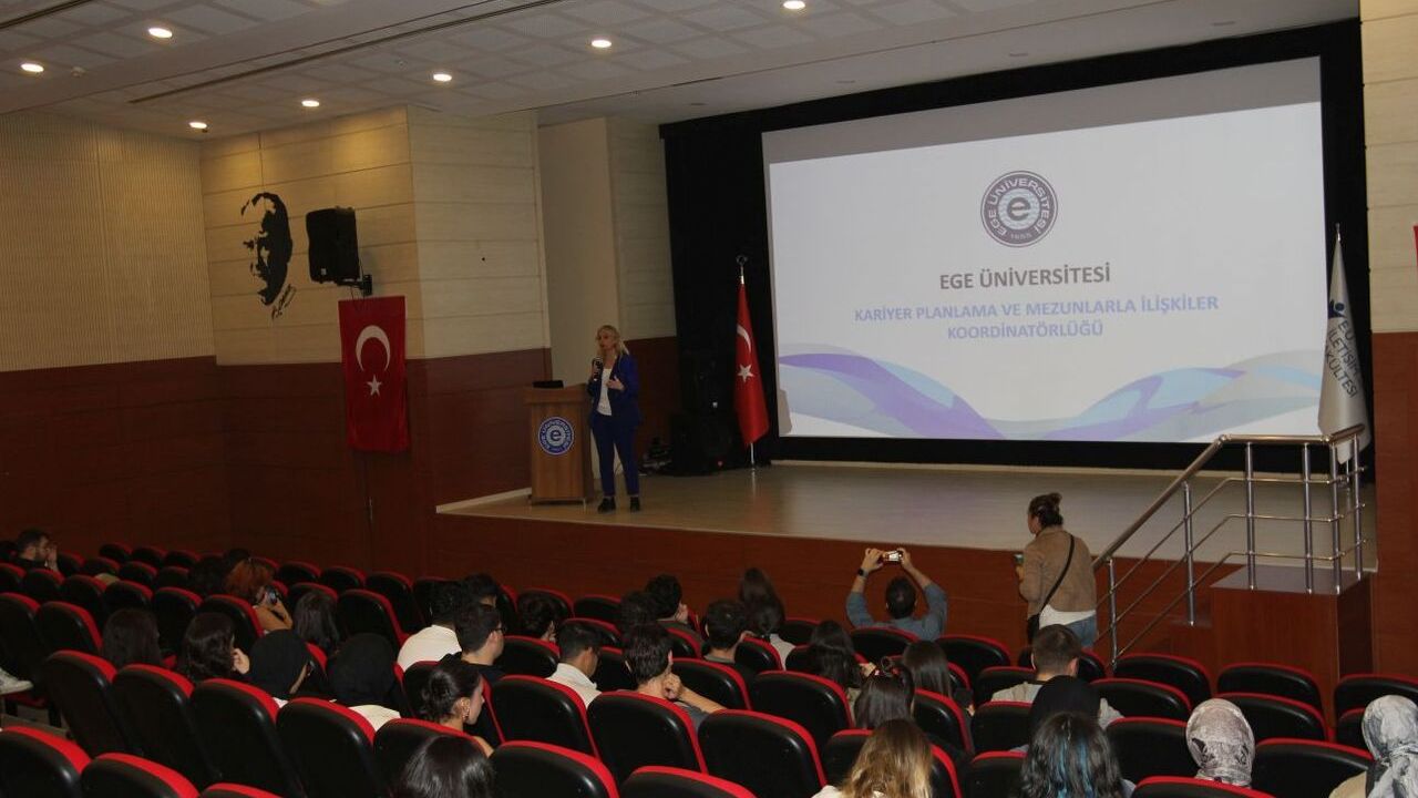 Egeli gençlere 21. yüzyılın yetkinlikleri ile geleceğin iş dünyası anlatıldı