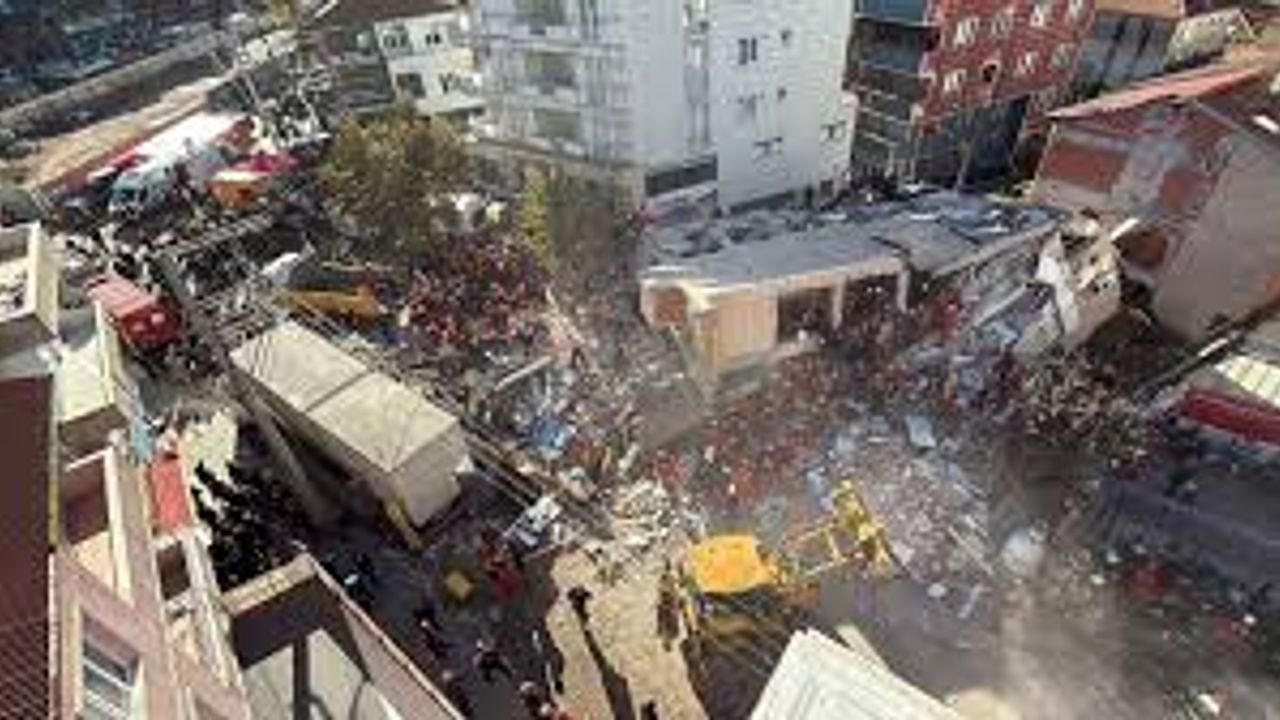 Gebze’de çöken binada arama-kurtarma 12. saatte: Anne baba aranıyor!