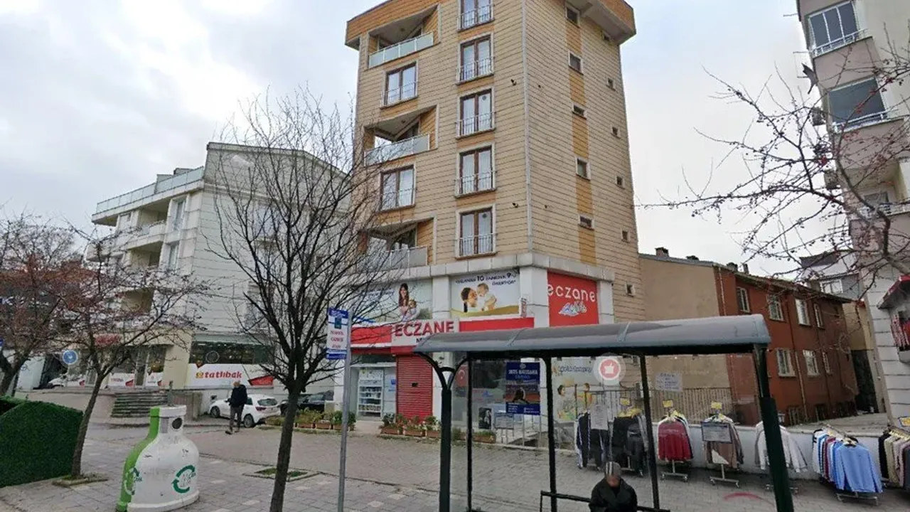 Gebze'de yıkılan binanın en altında bulunan Nehir Eczanesi’nin sahibi Uğur Aydın kimdir?