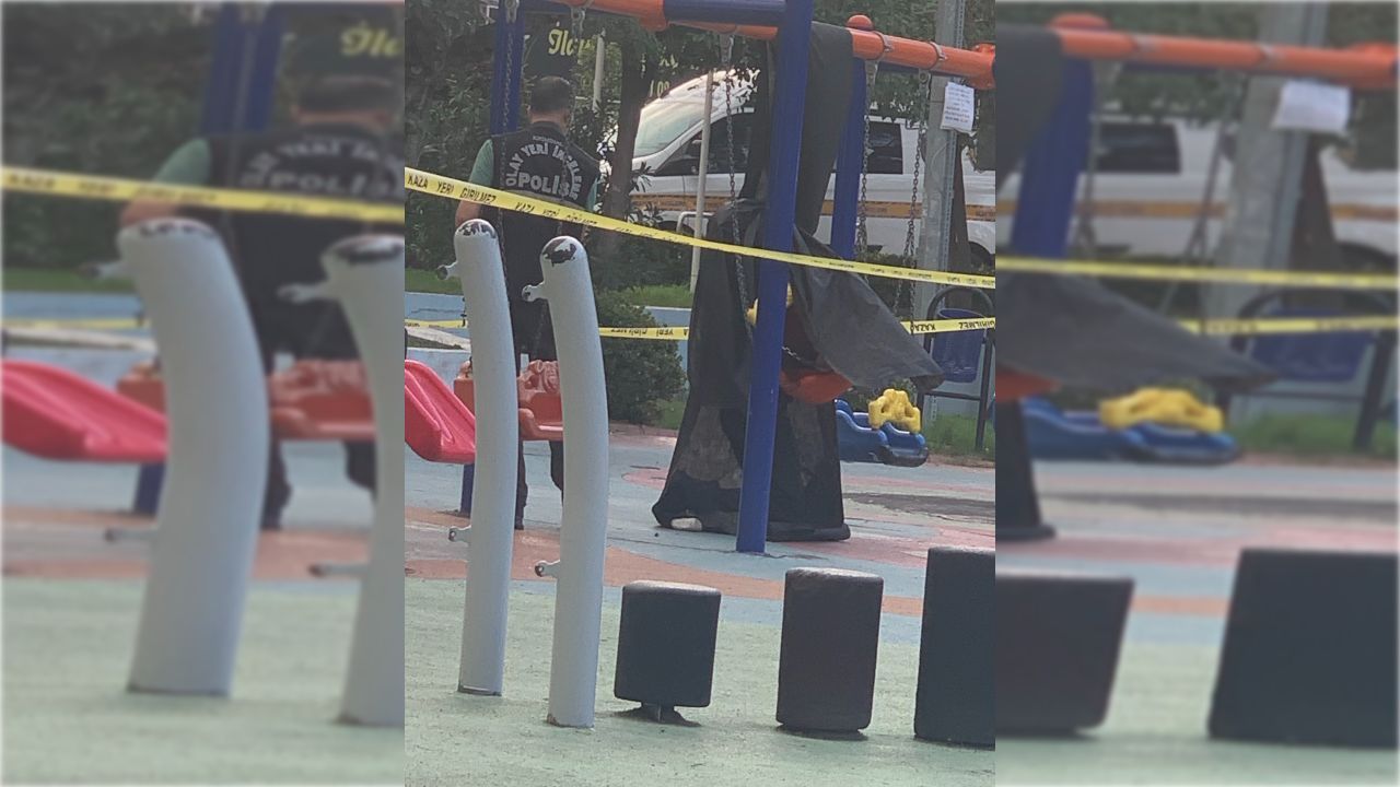 İzmir Büyükpark'ta salıncak zincirine asılı ceset bulundu