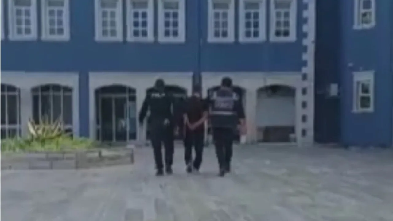 İzmir'de büfede silahlı gasp girişimi: Kaçamadı, tutuklandı