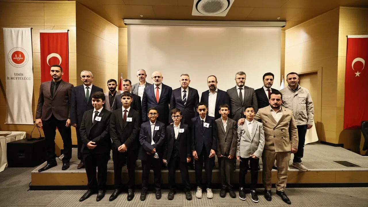 İzmir’de genç hafızlardan Kur’an ziyafeti