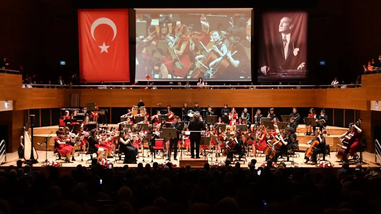 Kasım perdesini araladı: Sahne sanata, şehir tutkuyla doyacak