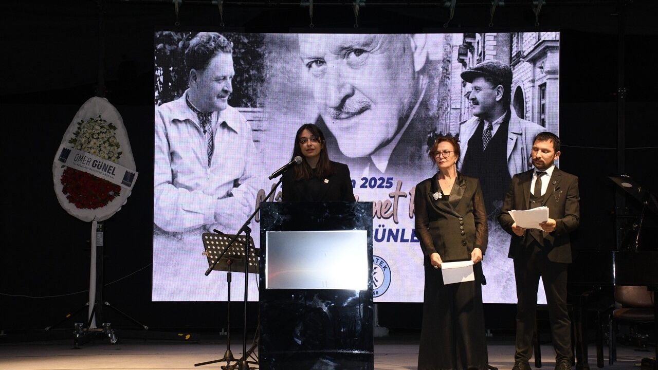 Nazım Hikmet'in dizeleri Kuşadası'nda yankılandı