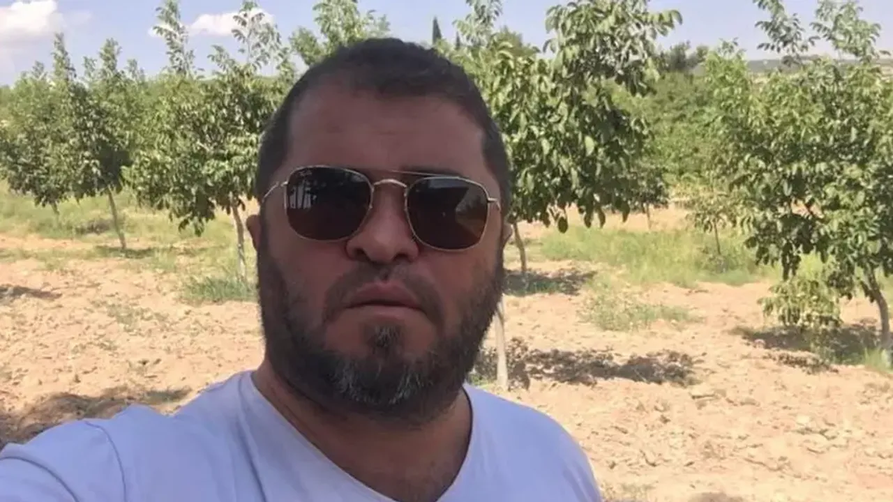 Eşinin sevgilisi tarafından satırla yaralanan 2 çocuk babası adam hayatını kaybetti