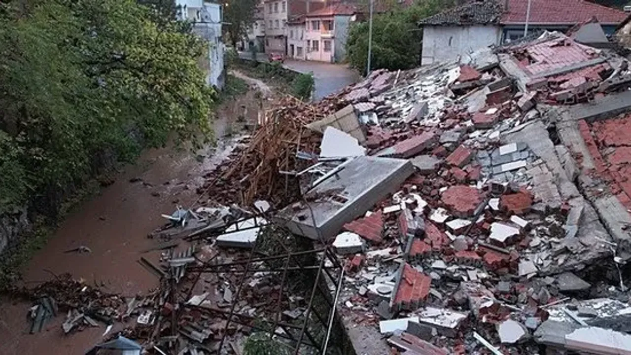 SON DAKİKA | Balıkesir’deki deprem sonrası AFAD’tan 25 Milyon TL’lik destek!