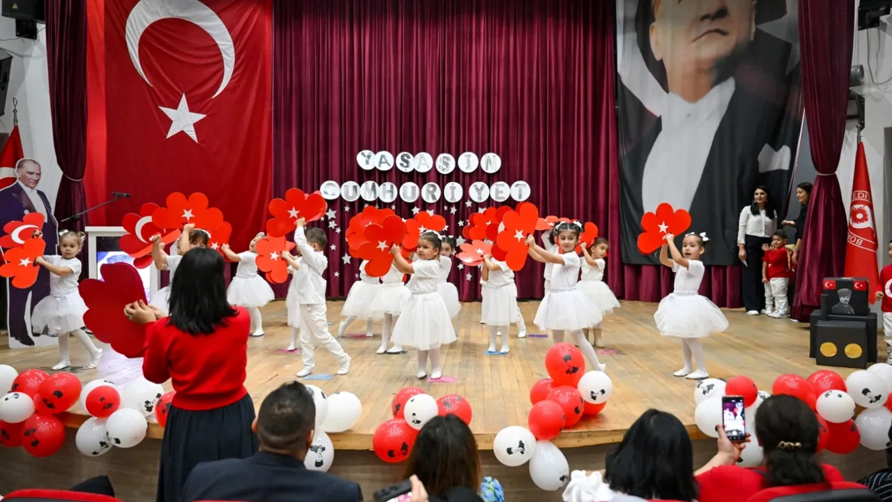 Bornovalı Miniklerden Cumhuriyet Bayramı Coşkusu