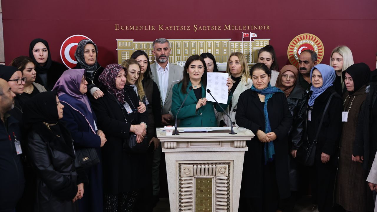 CHP'li Kılıç, adalet arayan aileler ile Meclis’te bir araya geldi