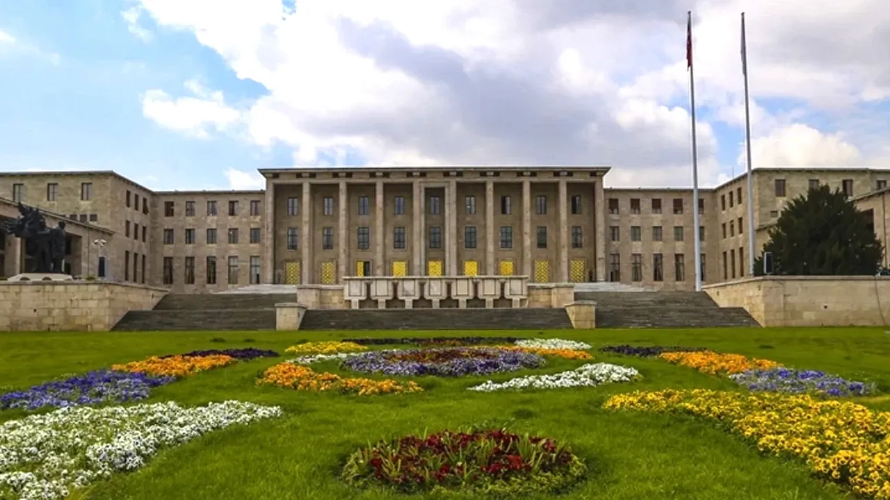 Meclis’teki taciz davasında ara karar: 5 sanık tahliye edildi