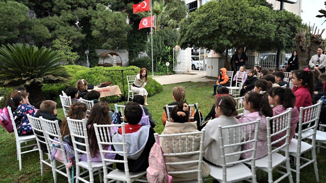 Bornova'da çocuklar öğreniyor, kent kitapla buluşuyor