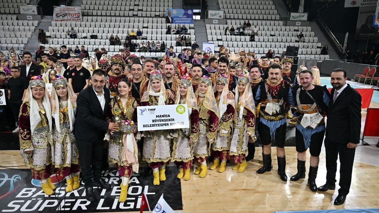 Manisa’da 'Halk Oyunları' şöleni: Büyükşehir Belediyespor zirvede