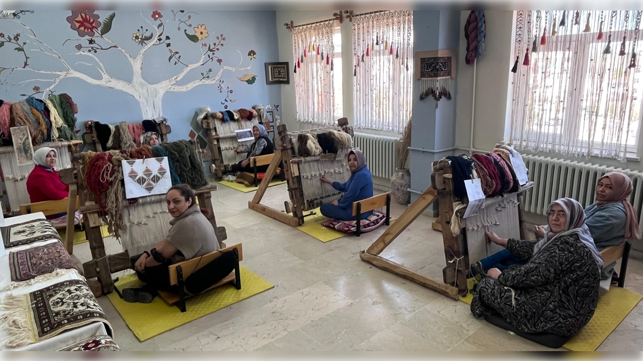 Geleneksel Bünyan halısı kadınların elinde hayat buluyor