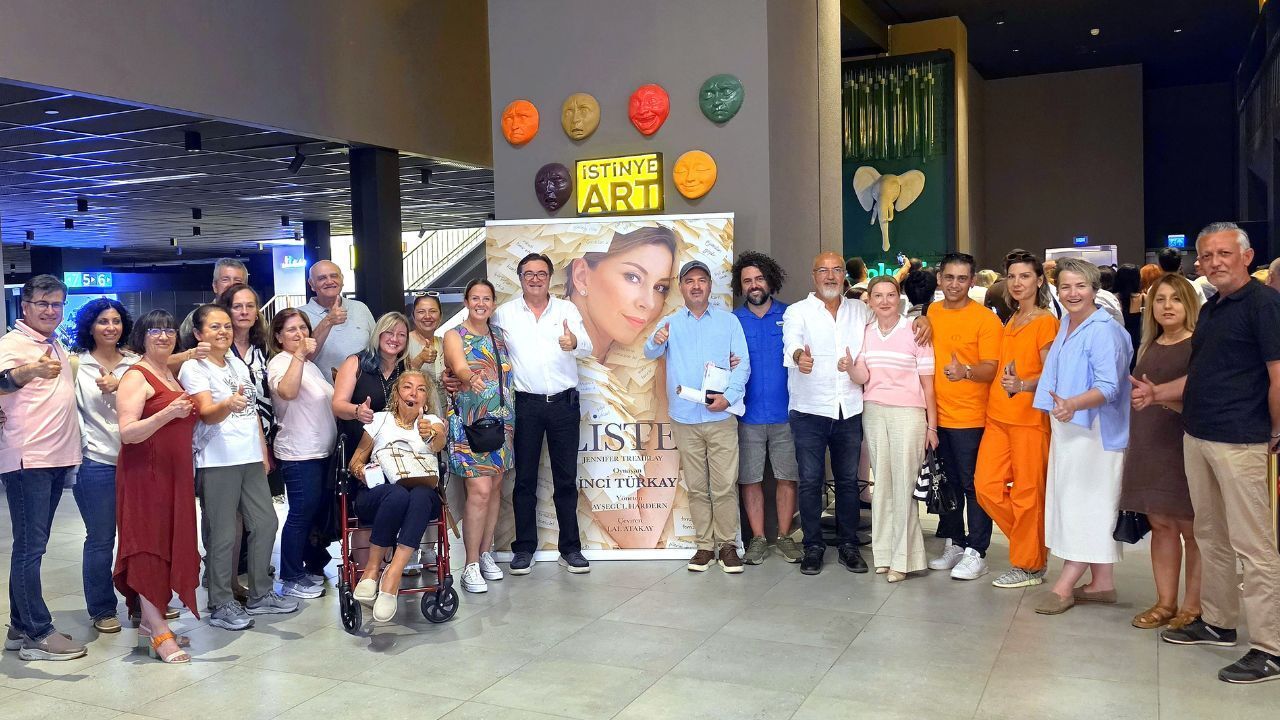 İnci Türkay'ın devleştiği Liste oyunu İzmir'den tam not aldı