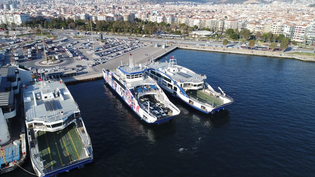 İZDENİZ'in ek seferleri kent trafiğine nefes aldırıyor