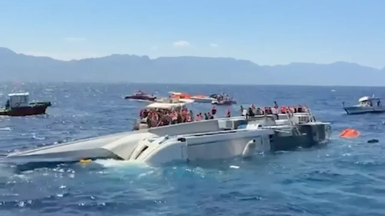 Girne'de alabora olan deniz otobüsünde kayıp kişi sayısı arttı