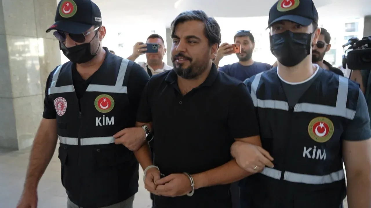 Arif Kocabıyık tır dorsesinde yakalandı: 8 ay çalışmadan maaş aldığı iddiası gündemde