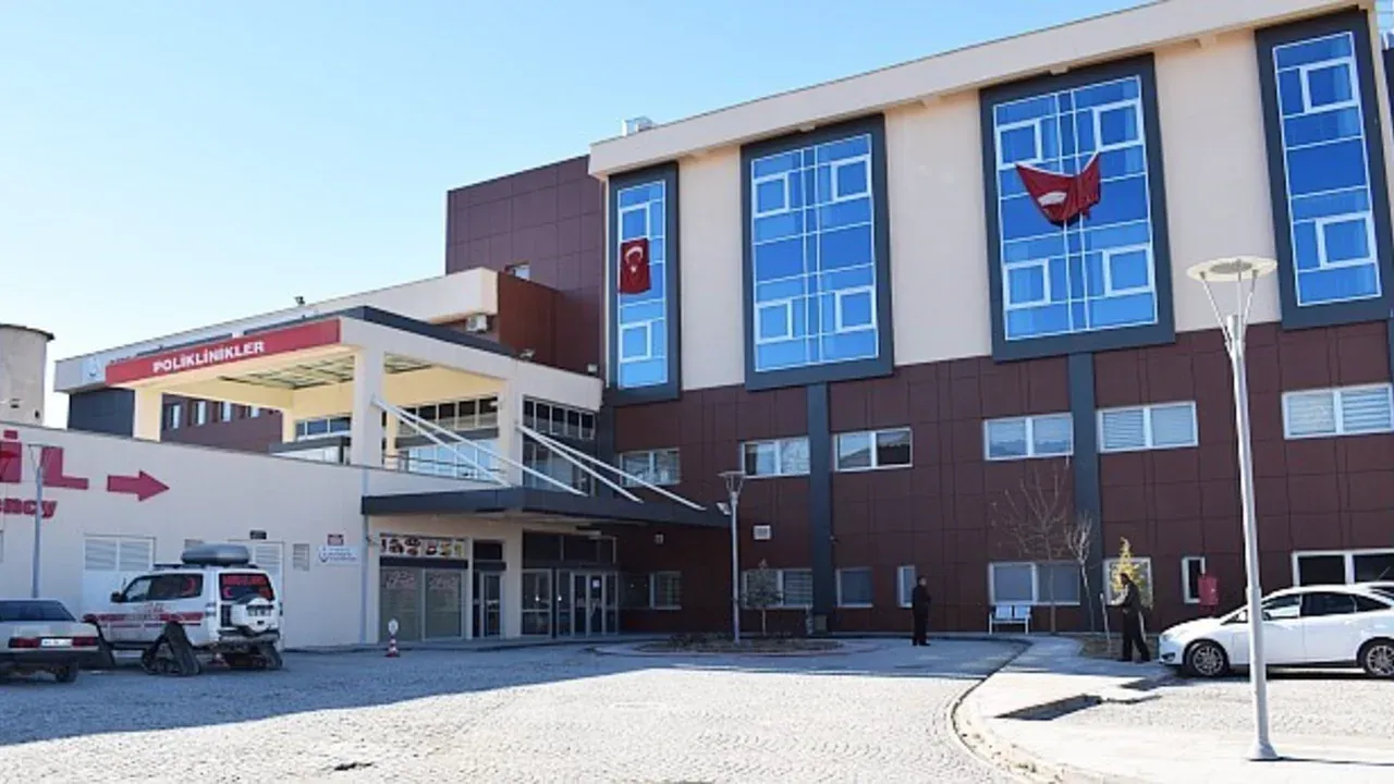 Evinde başından tabanca ile vurulmuş halde bulunan şahıs öldü