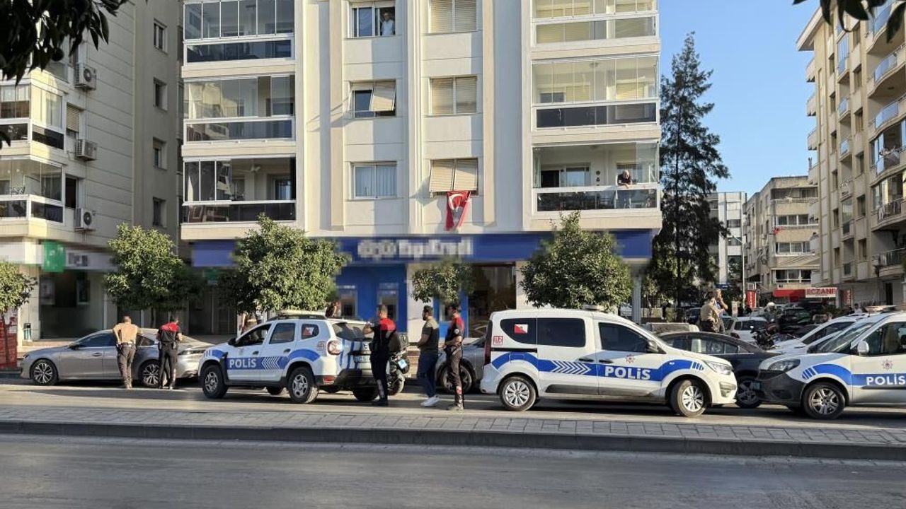 İzmir Bayındır’da 4 adrese baskın: Yüklü miktarda madde ele geçirildi