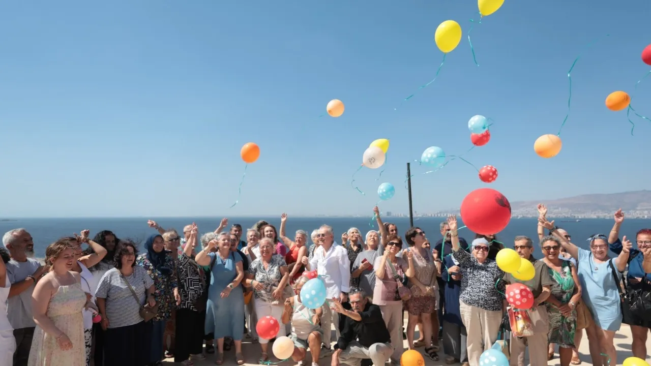 Konak’ta barış dilekleri gökyüzüne taşındı