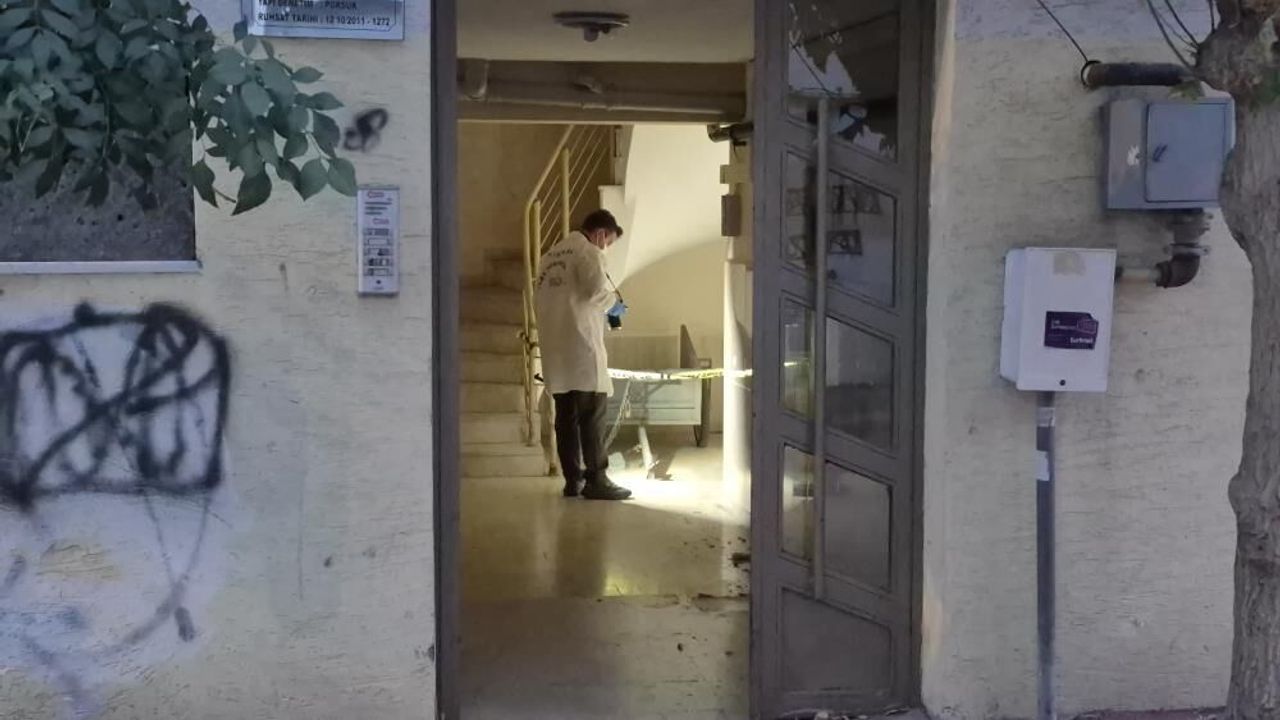 Kötü koku ihbarıyla ortaya çıktı! Apartman deposunda ölü bulundu
