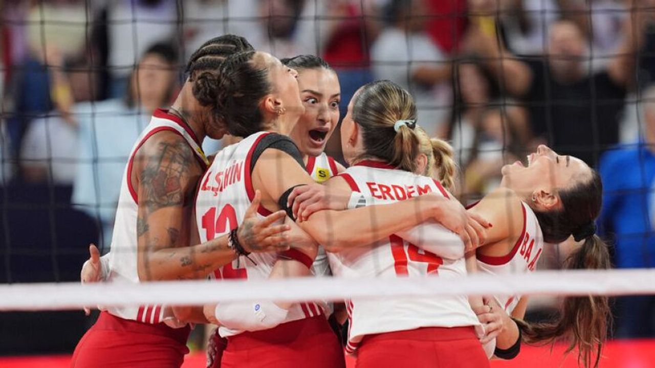 A Milli Kadın Voleybol Takımı, Avrupa Şampiyonası’nda finale yükseldi