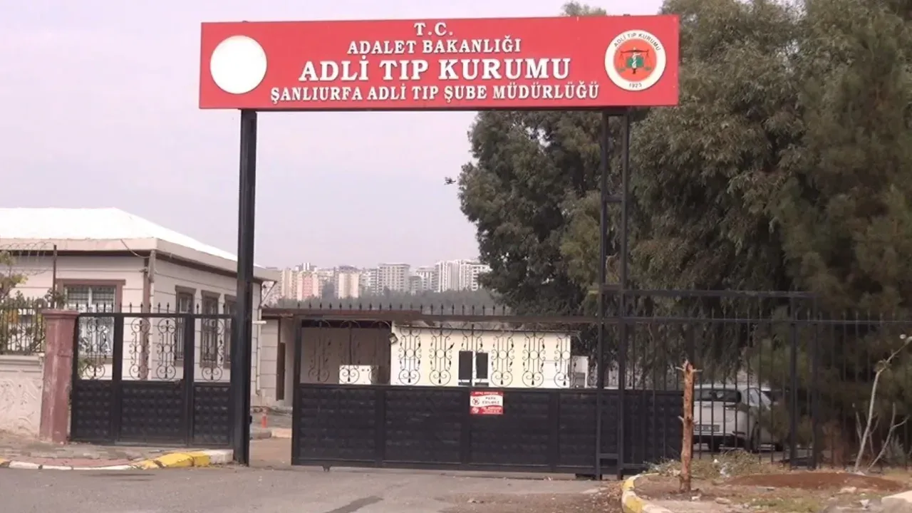 Lastiği patlayan tır başka tıra çarptı: 1 Ölü