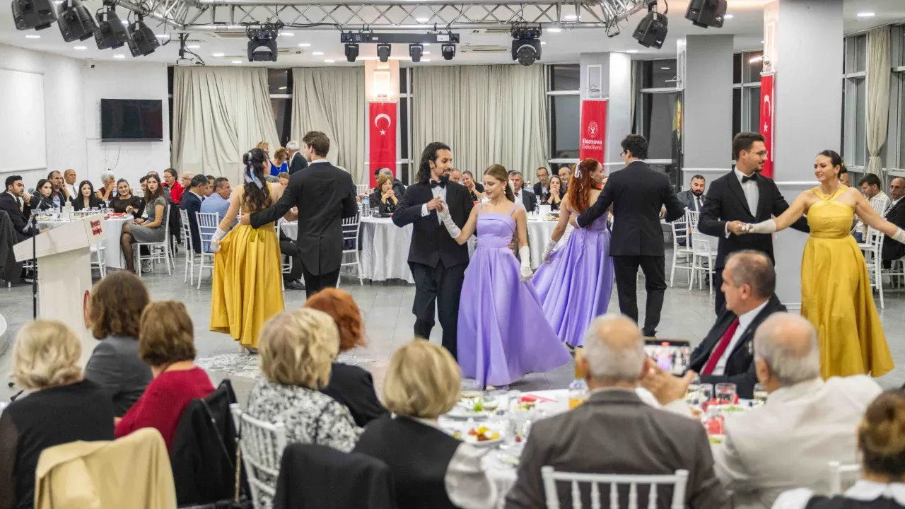 ADD Bornova’dan Cumhuriyet resepsiyonu