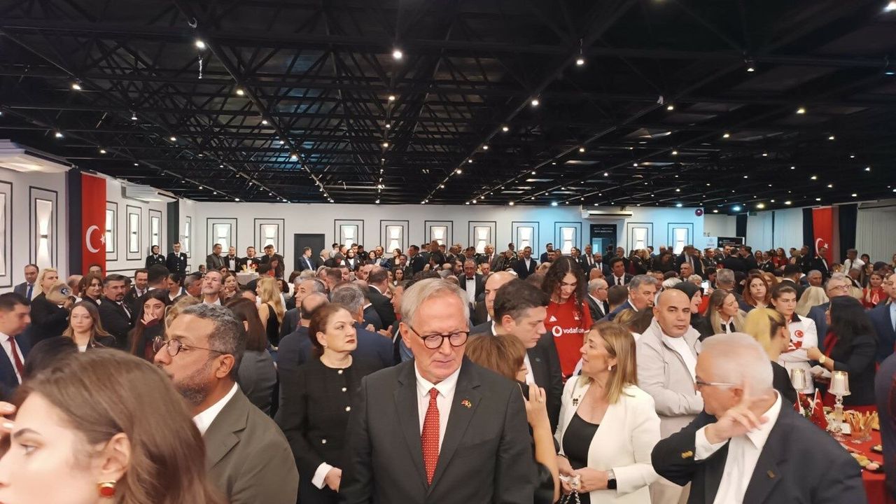 İzmir’de Cumhuriyet’in 103’üncü yılı resepsiyonla kutlandı