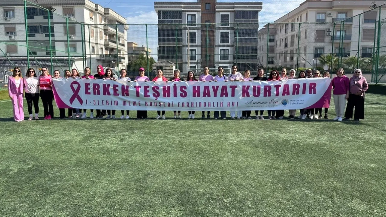Menderes'te meme kanseri farkındalığı için pembe kıyafetli etkinlik düzenlendi