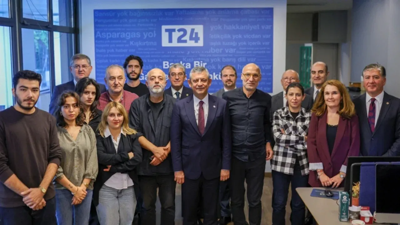 Özgür Özel'den T24'e erişim engeli sonrası ziyaret