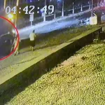 Kaza yerine yardım için koştu, ölen sürücünün oğlu olduğunu görünce yıkıldı