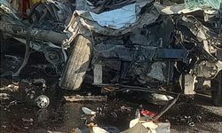 Nevşehir'de hafif ticari araç kamyona arkadan çarptı: 2 ölü