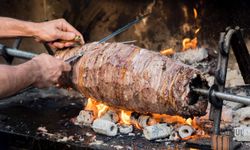 İzmir Cağ Kebabı Nerede Yenir? Cağ Kebabını En Lezzeti Yapan Mekan Neresidir?Lezzetin Doruklarına Çıkın: İzmir Cağ Kebab